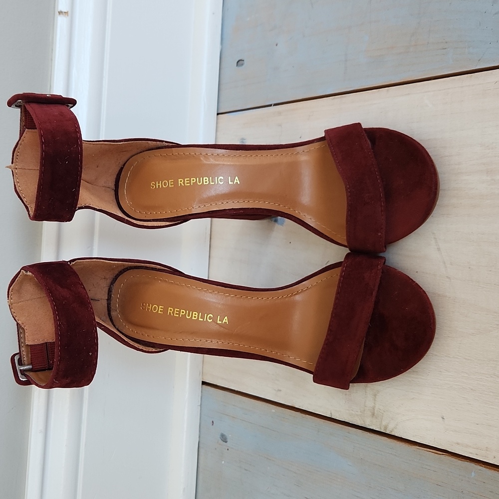 Lulu's burgundy heel size 5.5